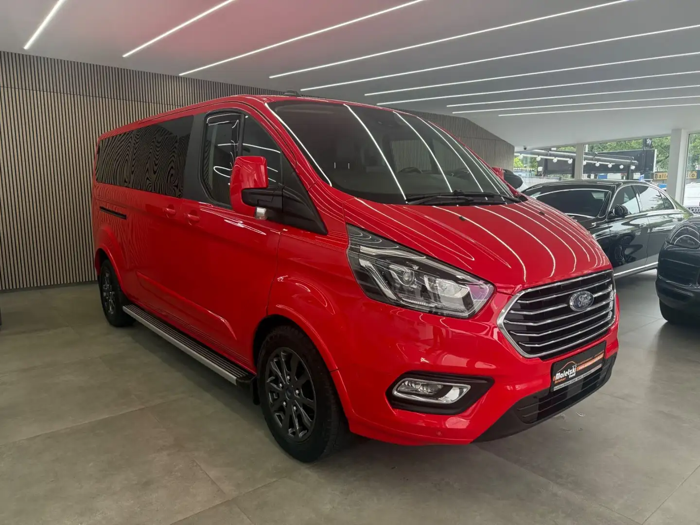 Ford Tourneo Custom Red - 1