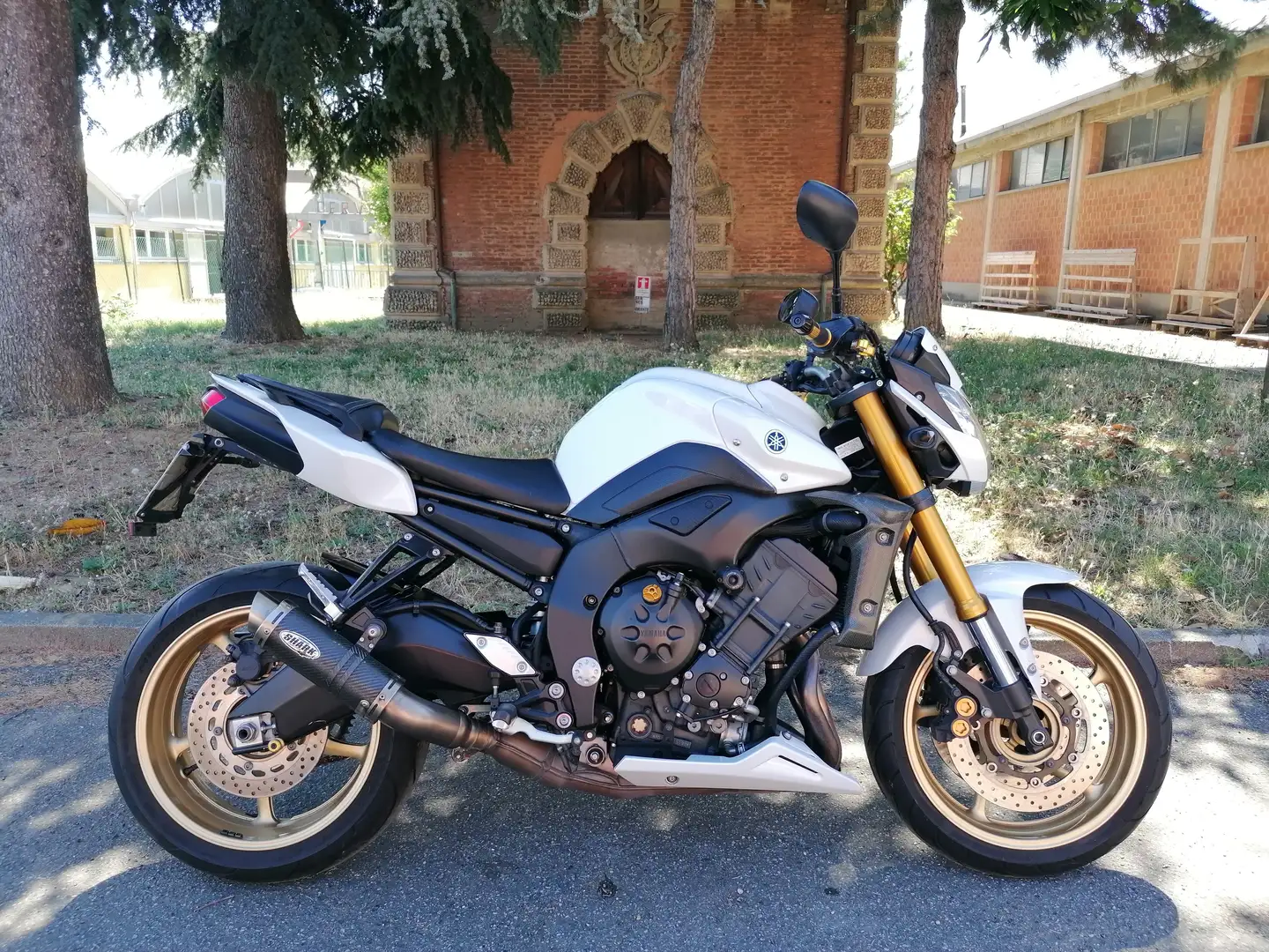 Yamaha FZ 8 Blanco - 1