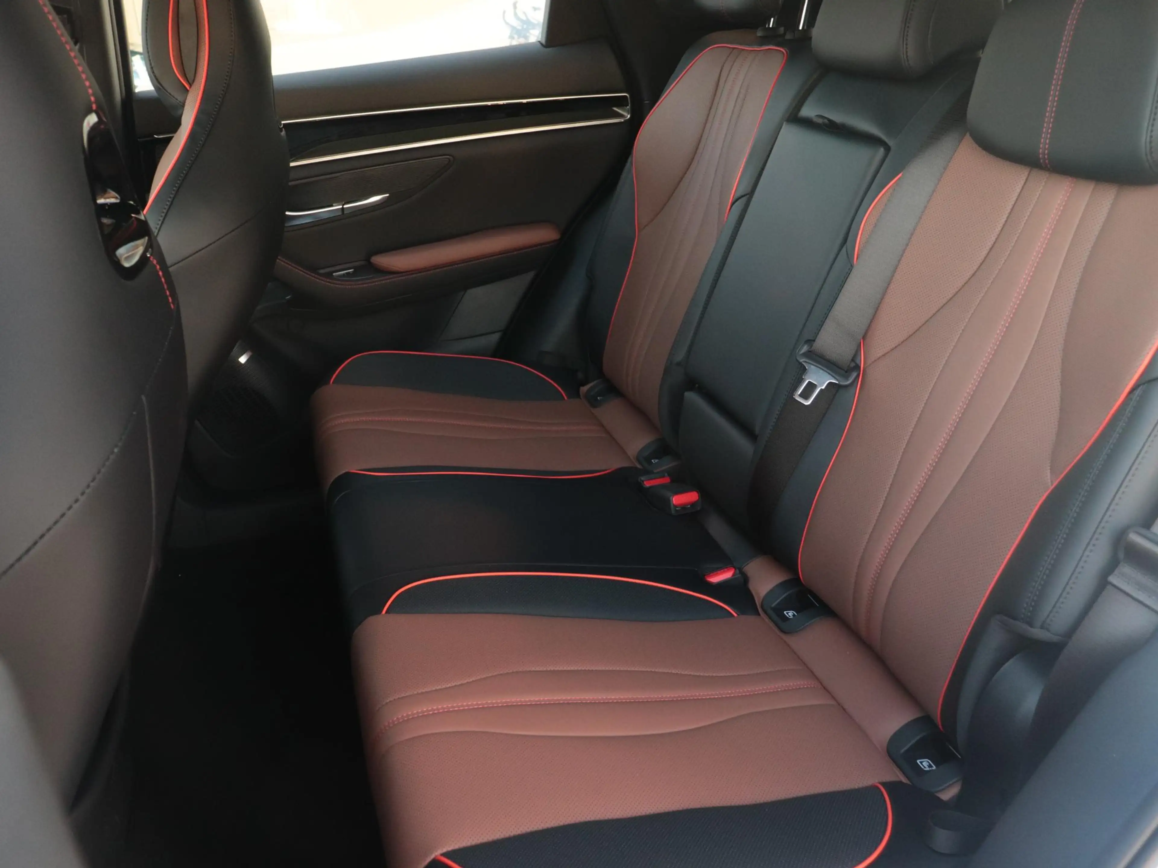 BYD Seal U 1.5 DM-i FWD Boost | Black & Brown interieur | €30 — photo 8