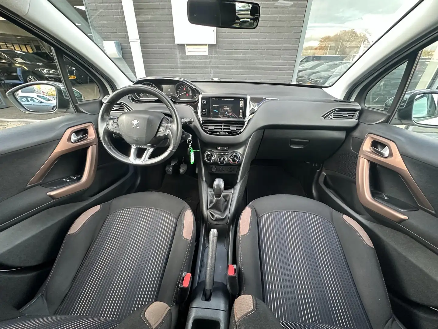 Peugeot 208 1.2 VTi Urban Soul/2E EIG/5-DRS/NAVI/AIRCO/NETTE S Wit - 2