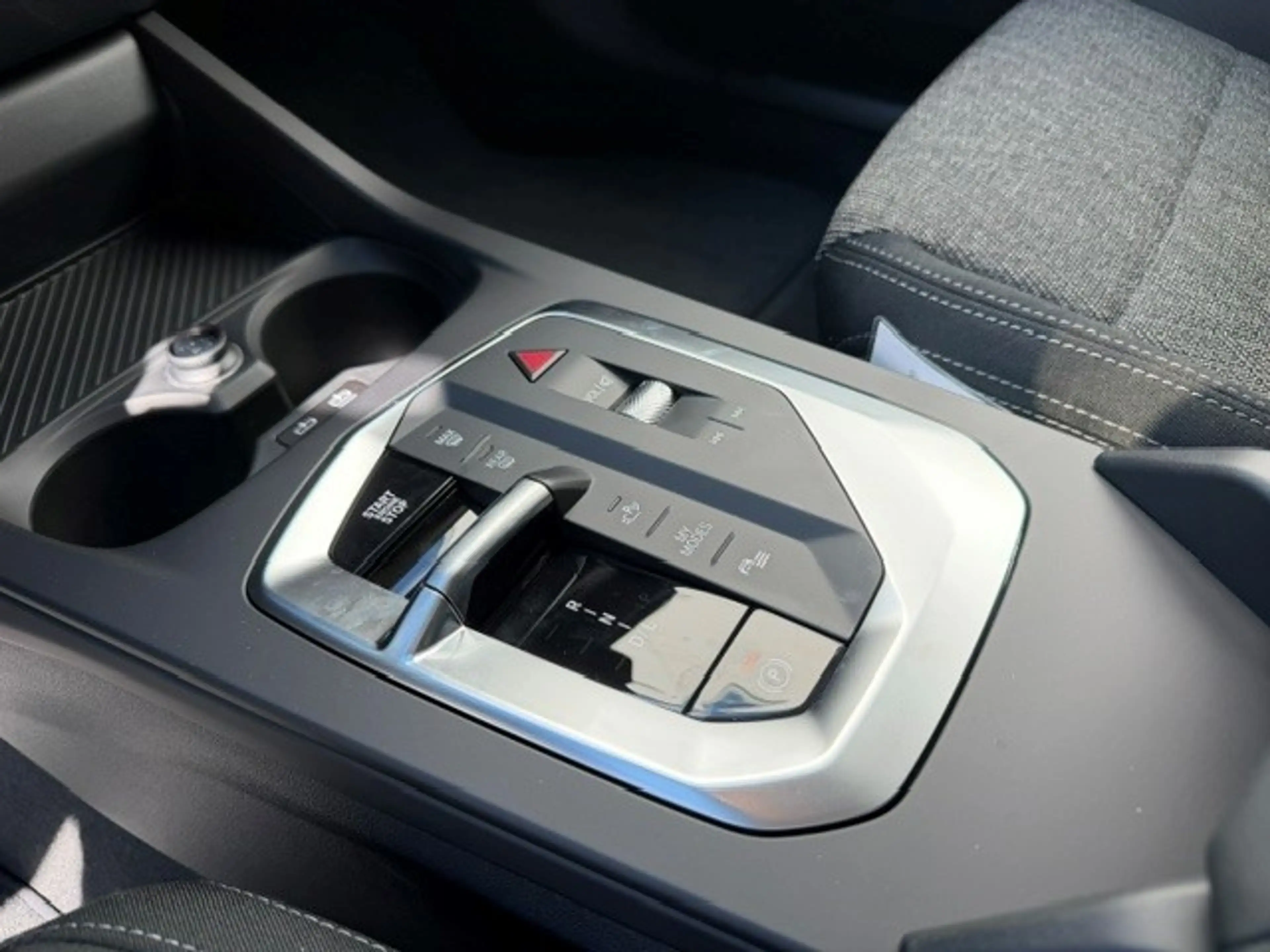 BMW 120 Navi Digitales Cockpit LED Mehrzonenklima 2-Zonen- — photo 10