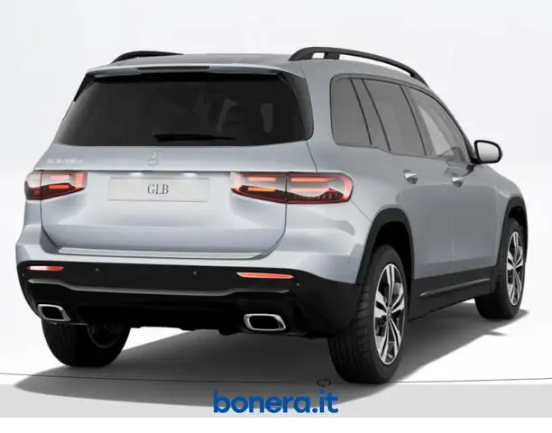 Mercedes-Benz GLB view 4