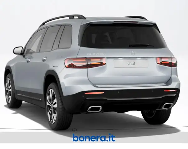 Mercedes-Benz GLB view 3