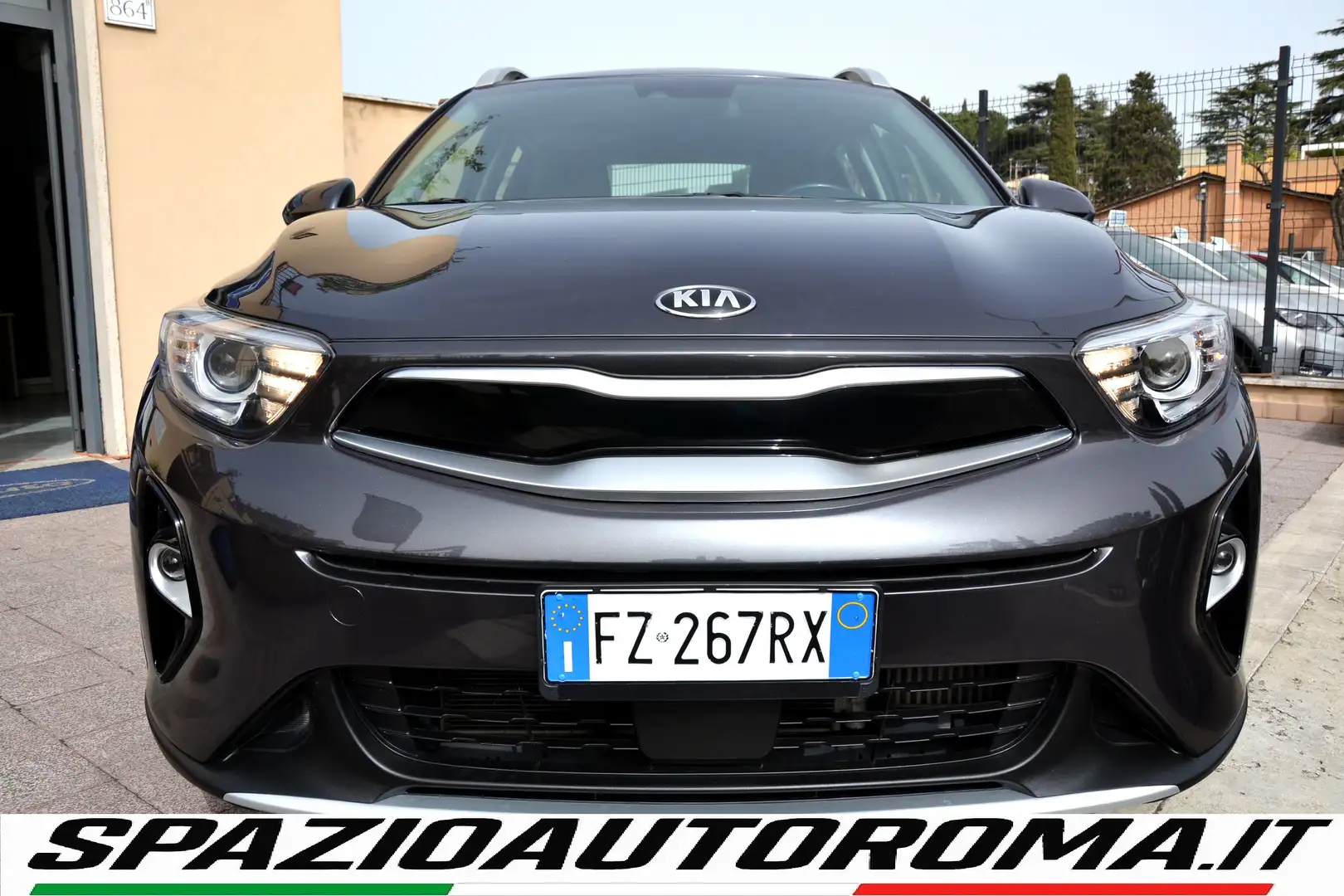 Kia Stonic 1.0 120CV AUTOM.+NAV+RCAM+CRUISE+CERCHI+ADAS Gris - 1