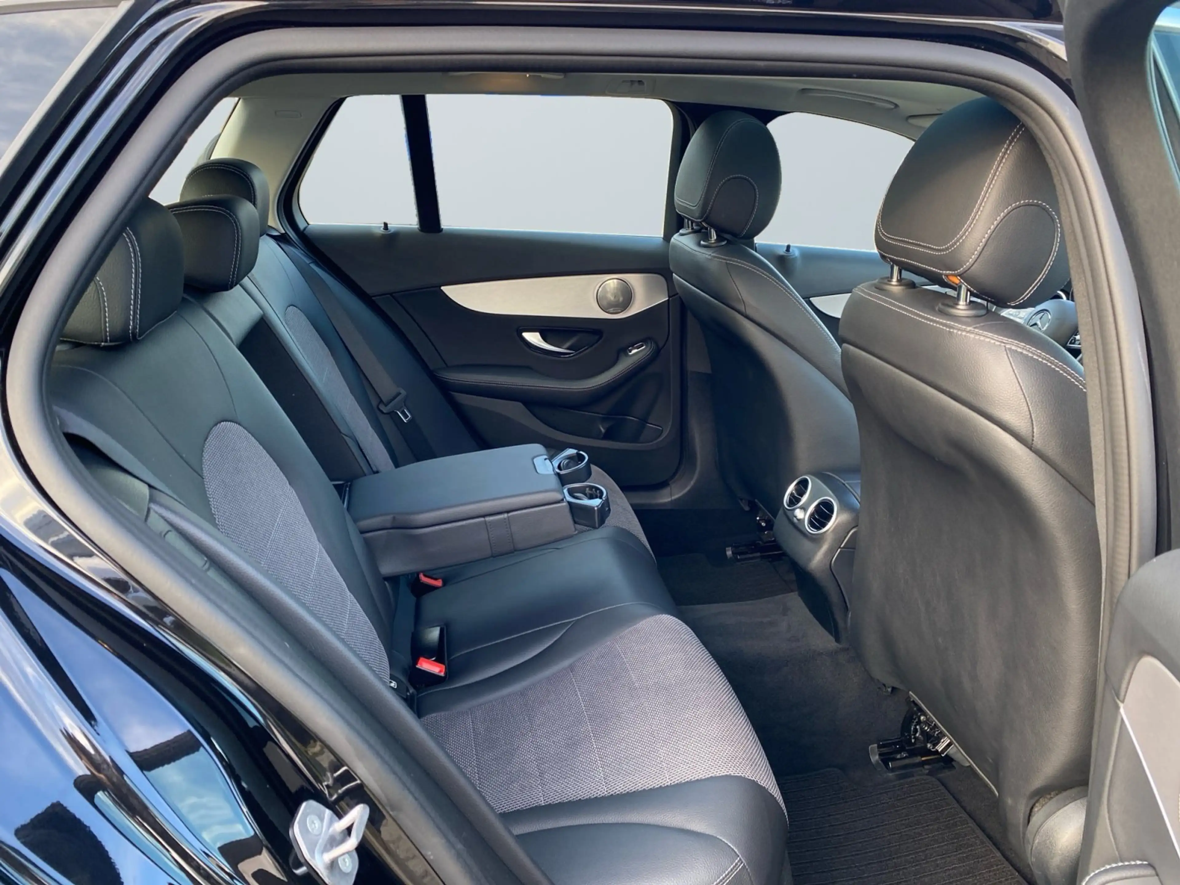Mercedes-Benz C 200 Avantgarde 4Matic TEMP+NAVI+KAM+SHZ+DAB — photo 11