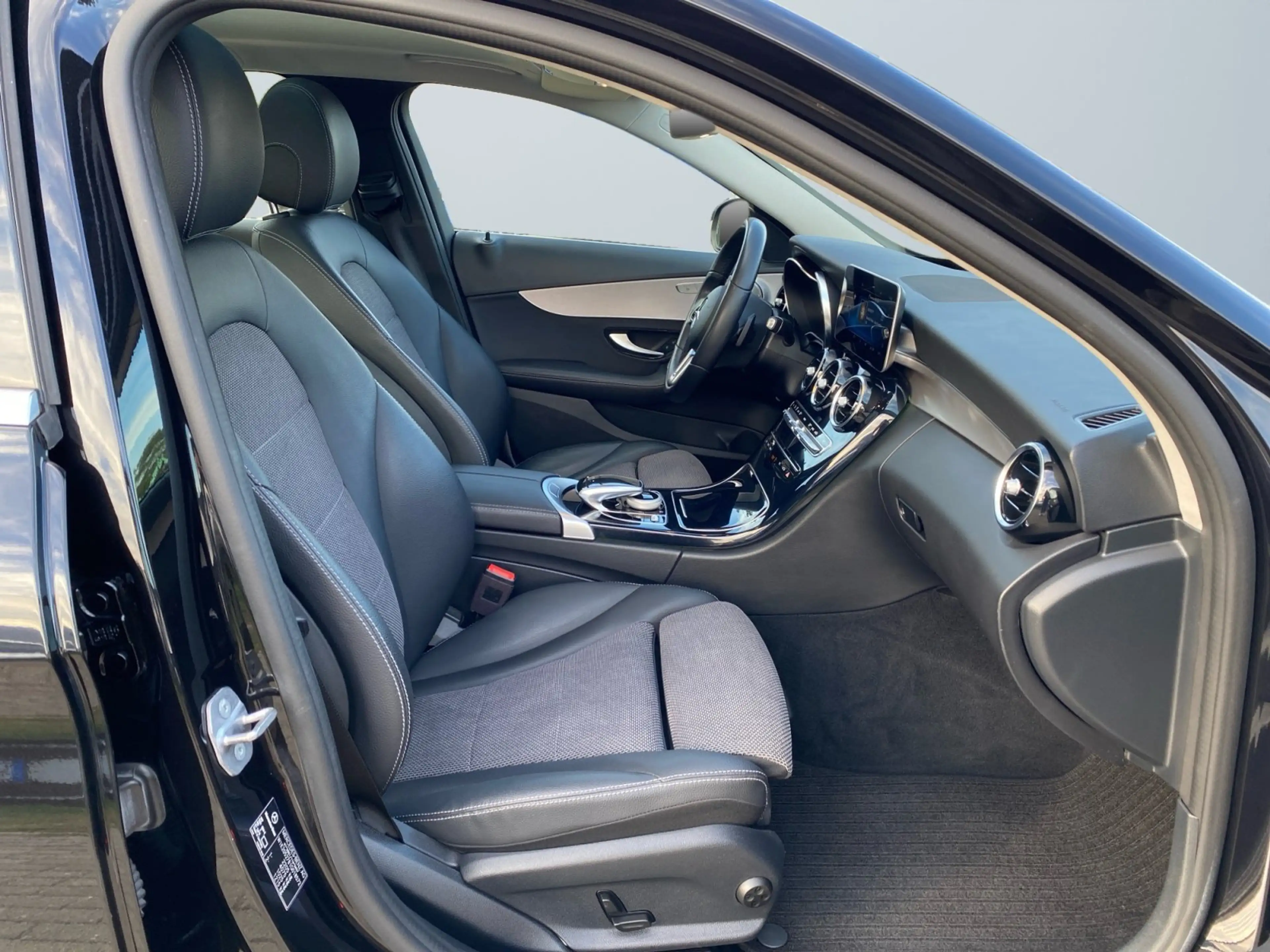 Mercedes-Benz C 200 Avantgarde 4Matic TEMP+NAVI+KAM+SHZ+DAB — photo 10