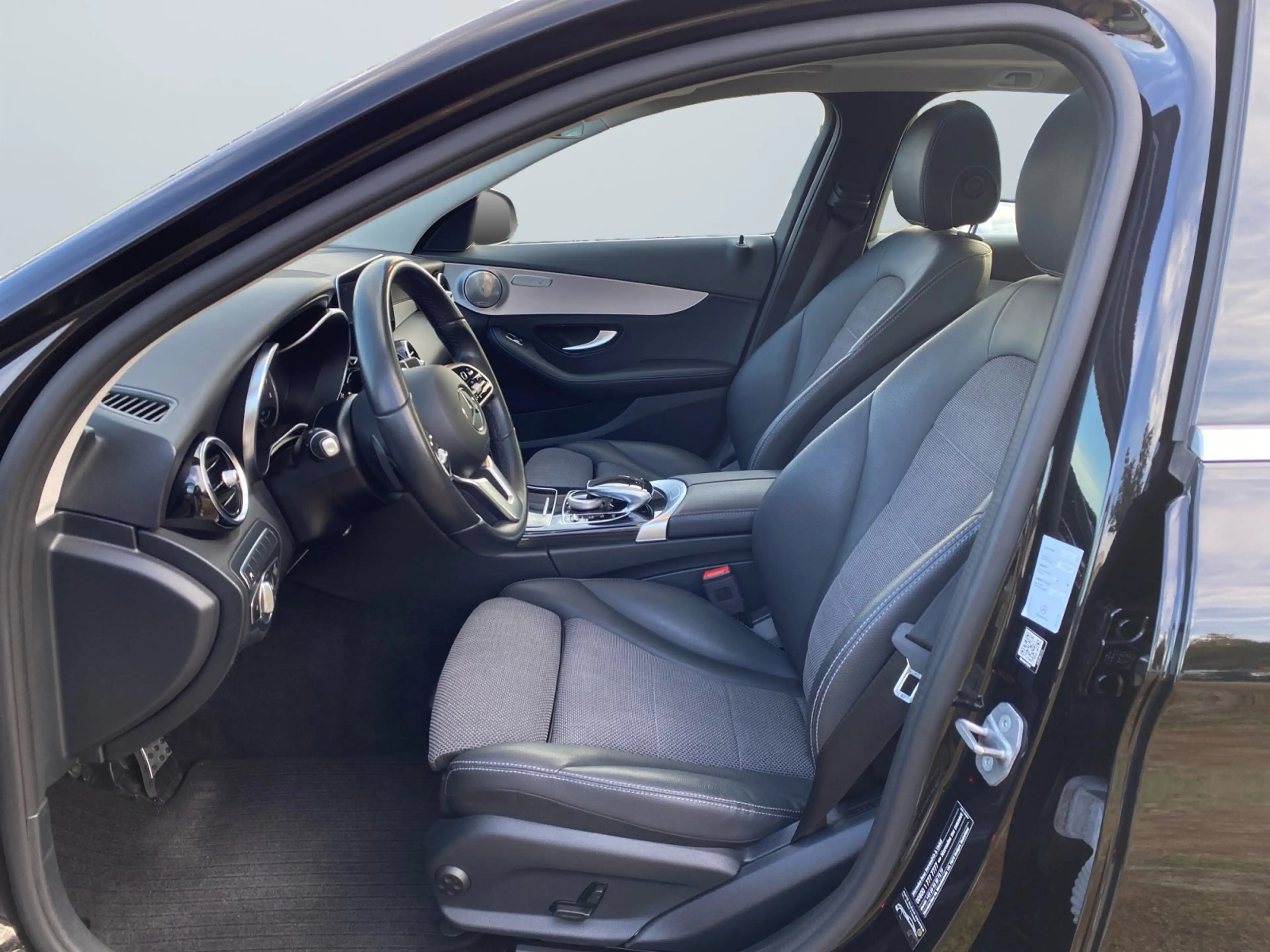 Mercedes-Benz C 200 Avantgarde 4Matic TEMP+NAVI+KAM+SHZ+DAB — photo 7