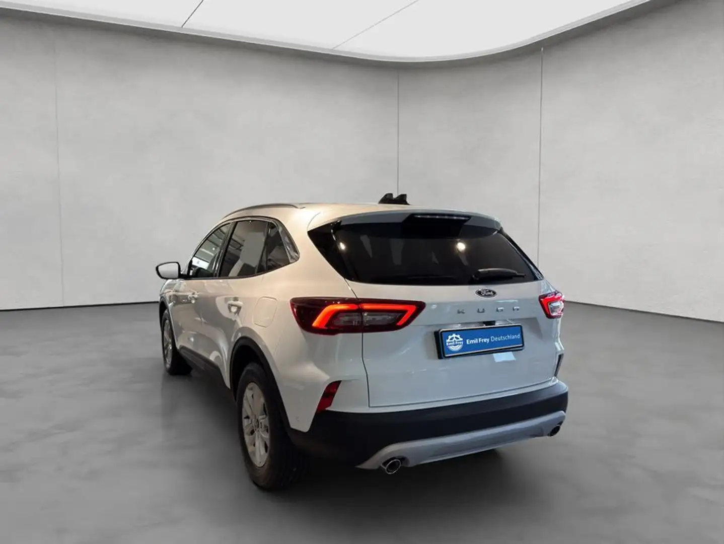 Ford Kuga 1.5 EcoBoost TITANIUM 110 kW, 5-türig Wit - 2