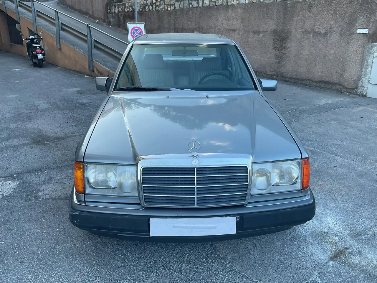 Mercedes-Benz E 200 (124), foto 2