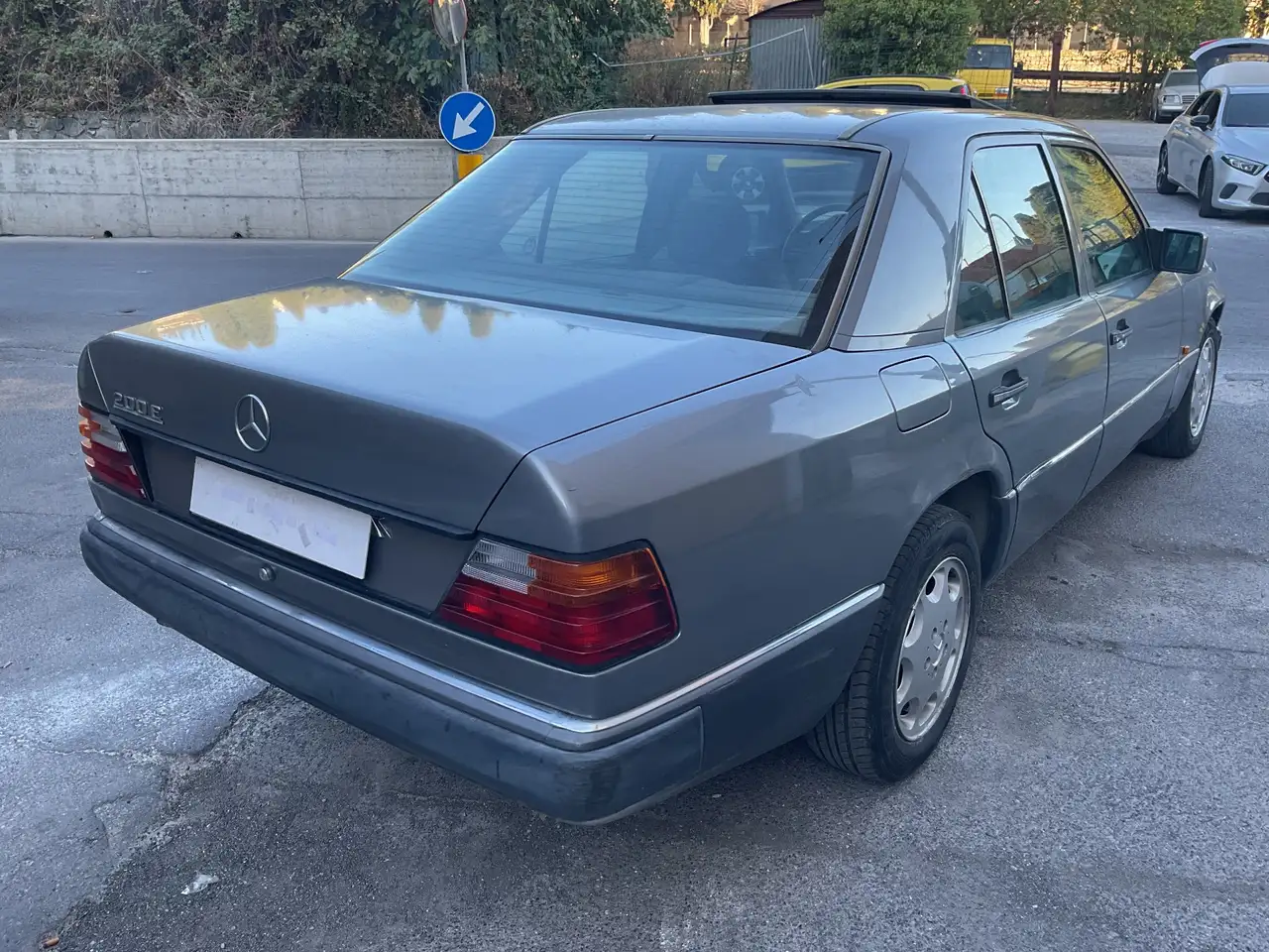 Mercedes-Benz E 200 (124), foto 6