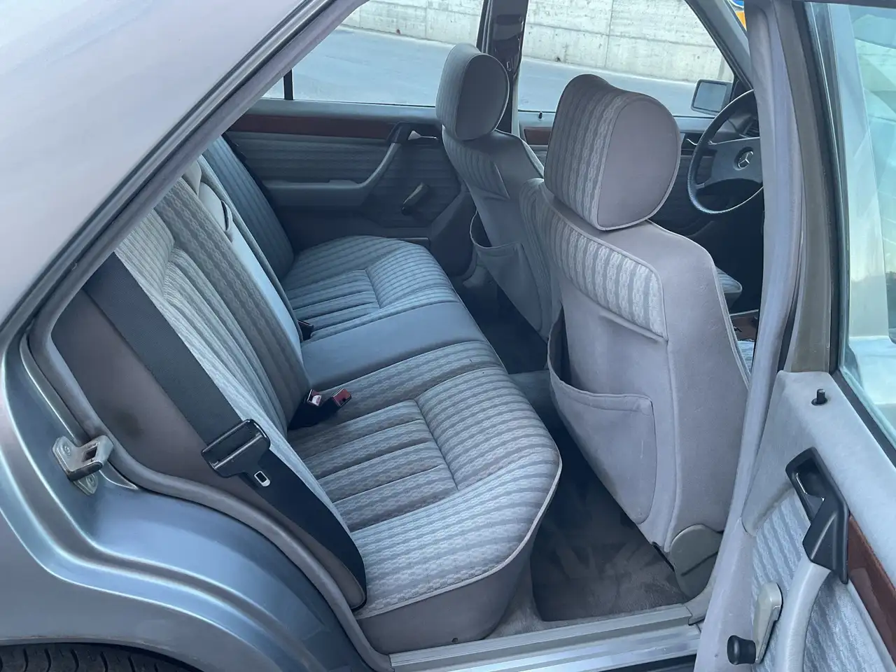 Mercedes-Benz E 200 (124), foto 11