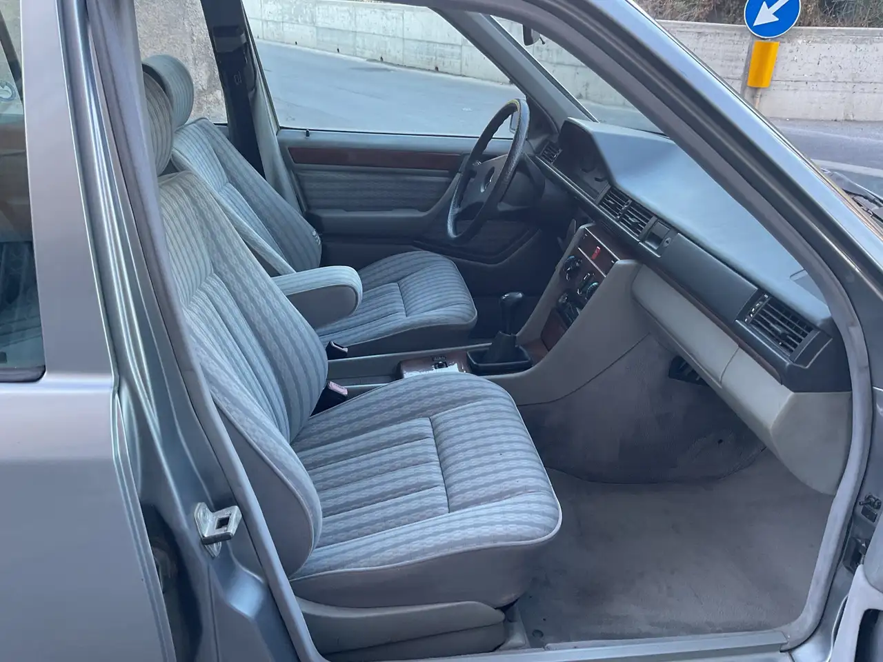 Mercedes-Benz E 200 (124), foto 12