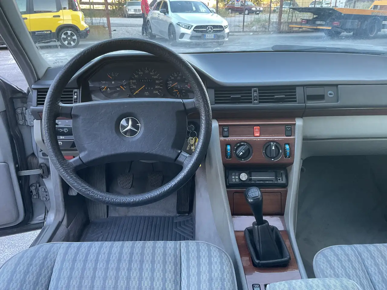 Mercedes-Benz E 200 (124), foto 7