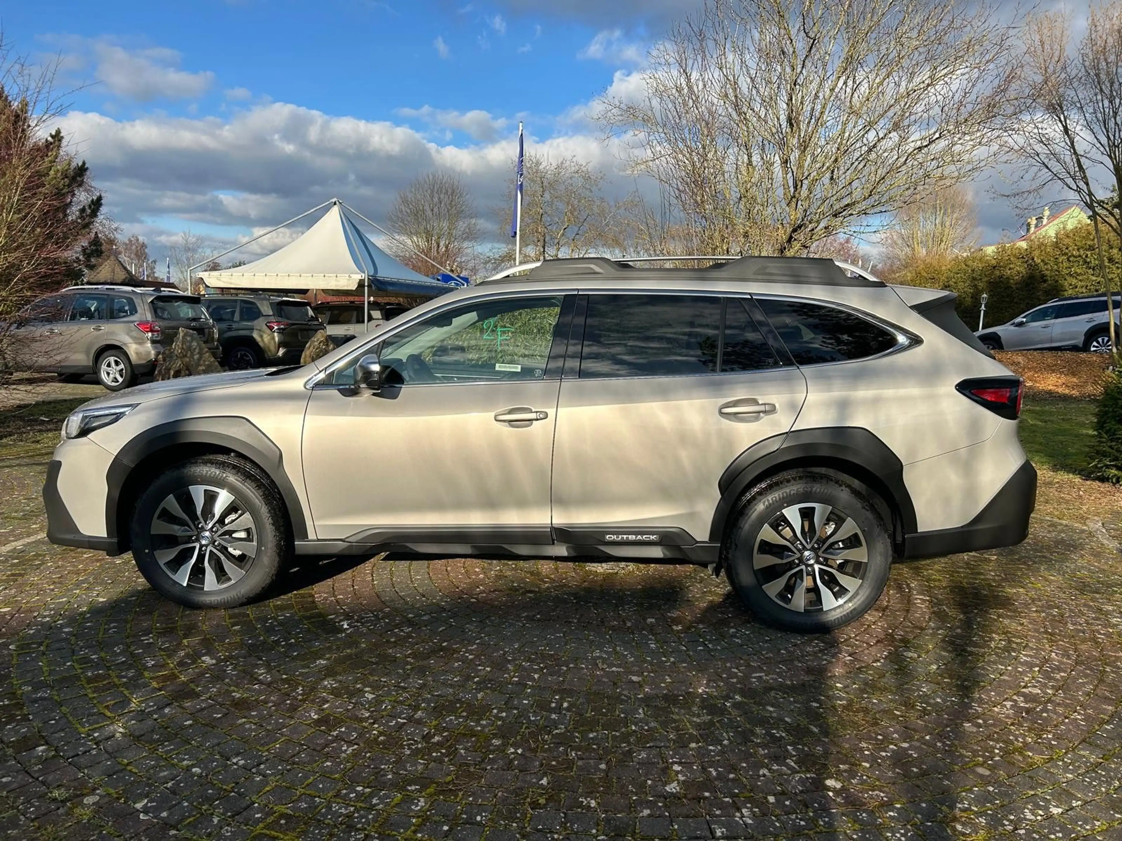 Subaru OUTBACK 2.5i Platinum Lineartronic Modell 2025 — photo 2
