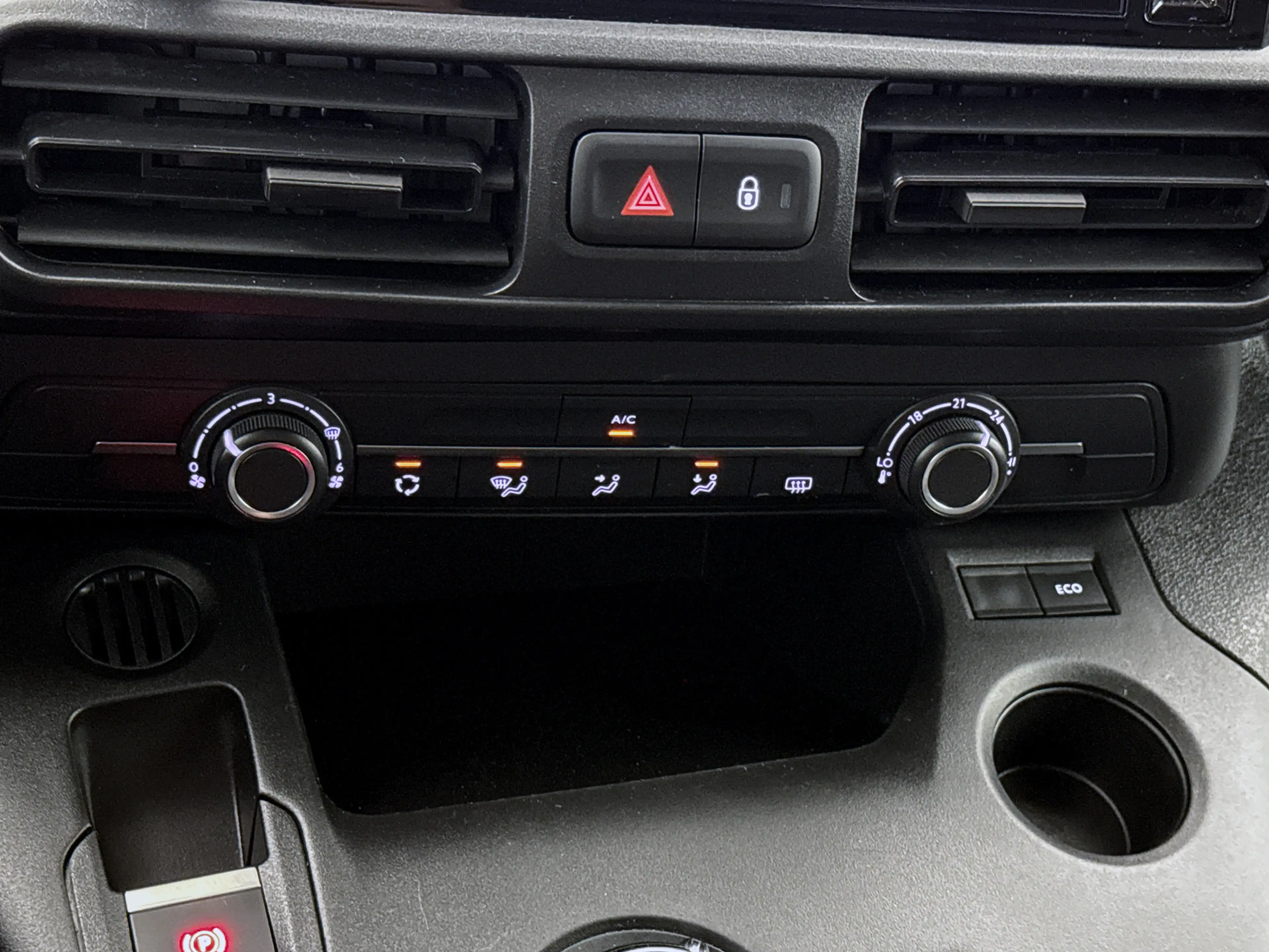 Toyota Proace City 1.5 D-4D Automaat 131pk Camera Carplay Trekhaak Cr — photo 13