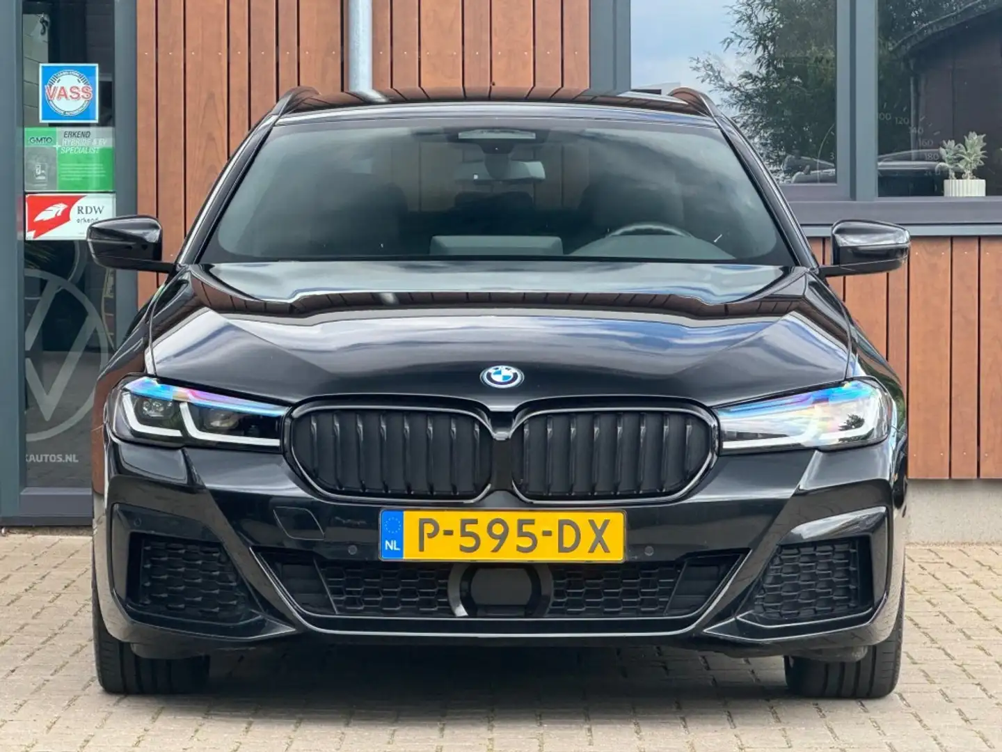 BMW 530 530E BNS EDIT.+ M-PAKKET 19 inch LED TREKHAAK E. K Zwart - 2