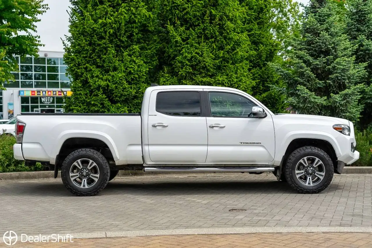 Toyota Tacoma снимка Toyota Tacoma