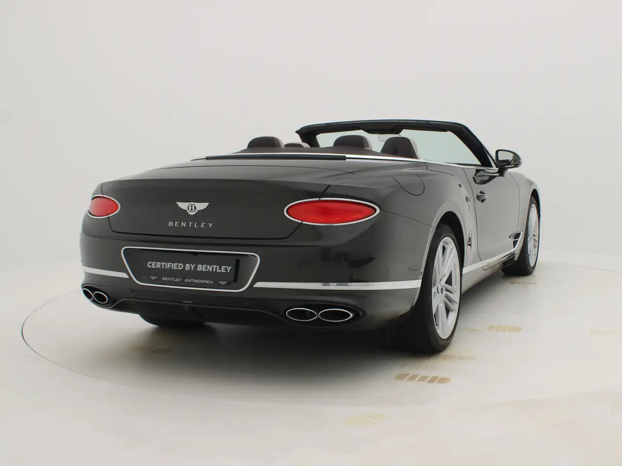Bentley Continental GTC 2022 — фото 11
