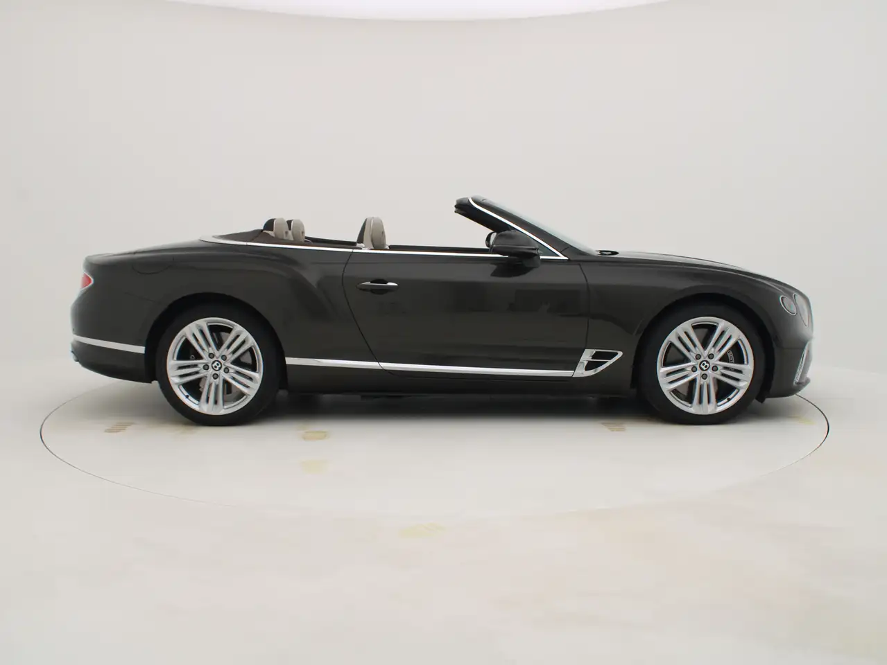 Bentley Continental GTC 2022 — фото 6
