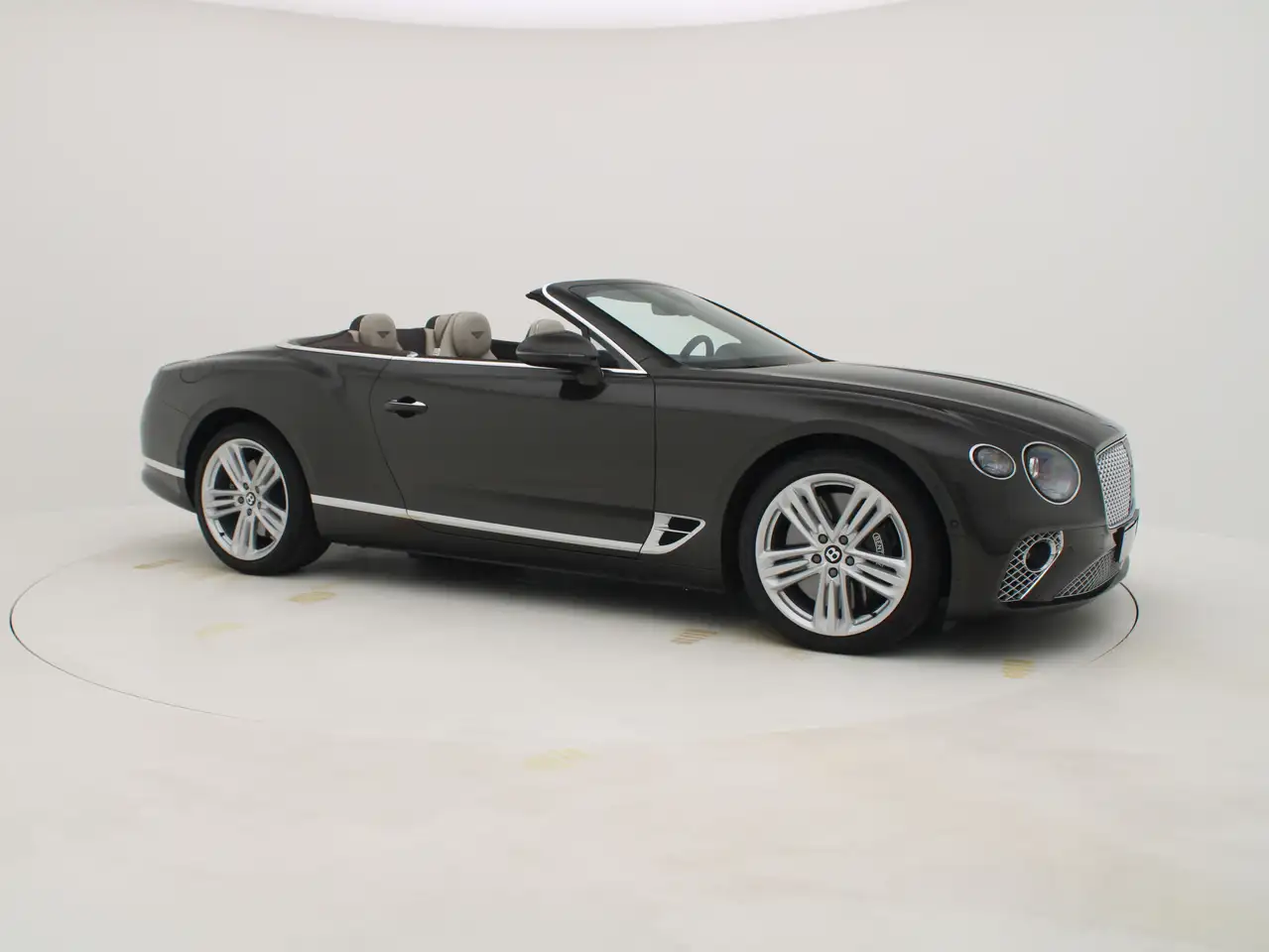 Bentley Continental GTC 2022 — фото 13