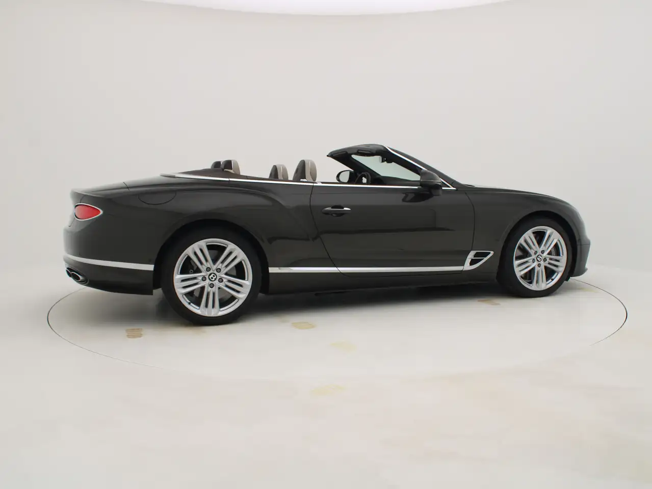 Bentley Continental GTC 2022 — фото 12