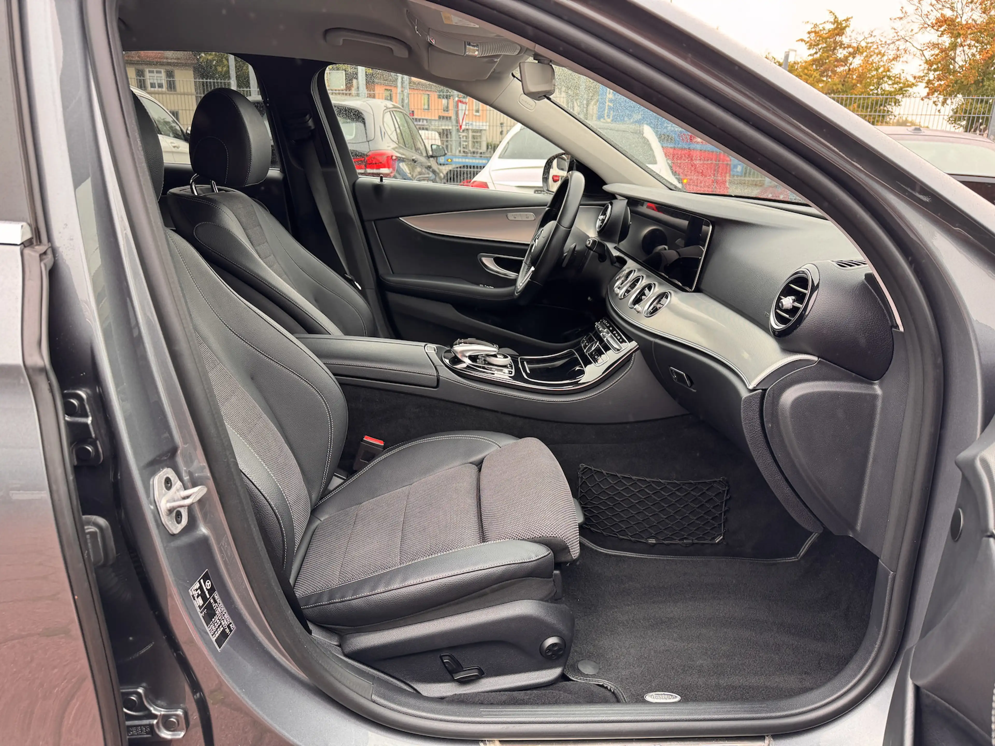 Mercedes-Benz E 400 d 4Matic Avantgarde COMAND RFKA WIDESCREEN — photo 10