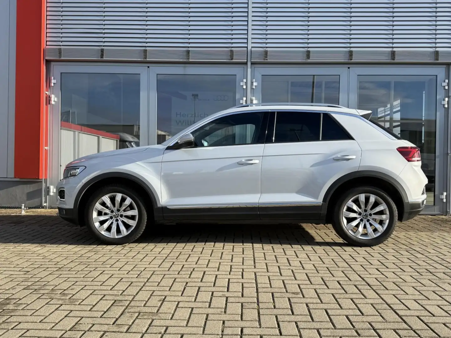 Volkswagen T-Roc Sport 1.5 TSI DSG LED, NAV, KL-AUT, EPH, Klima Silber - 2