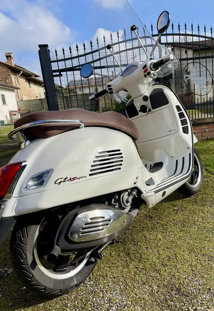 Vespa GTS Super 300 Parabrezza - 2