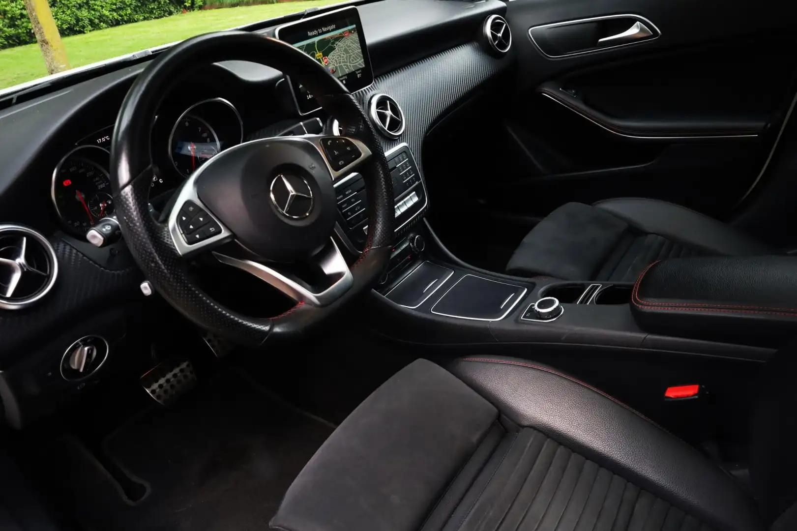 Mercedes-Benz A 180 Ambition Aut. | Slechts 91.000KM | AMG-Pakket | Pa Wit - 2