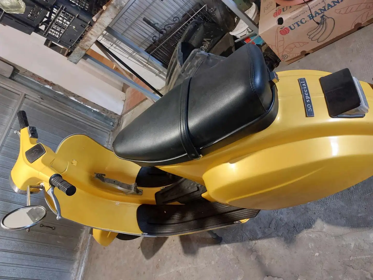 Vespa Special 50 Amarillo - 2