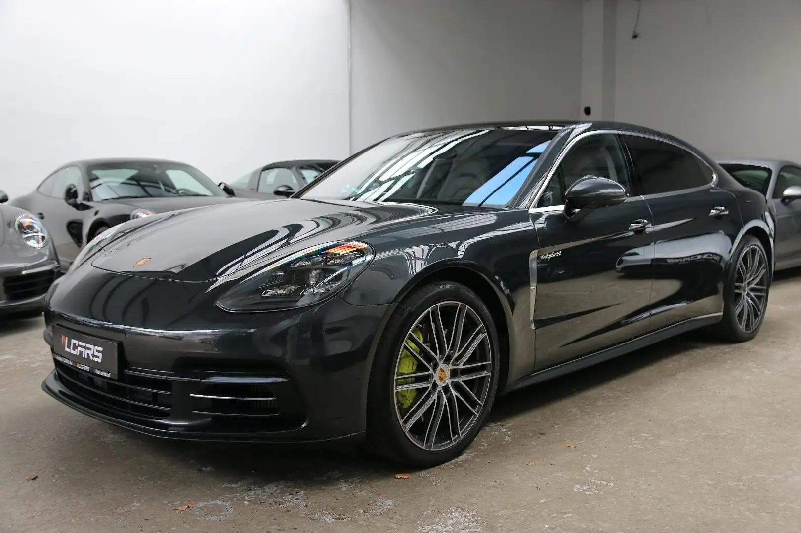 Porsche Panamera 4 E-Hybrid Executive SoftClose Pano 21" Grijs - 2