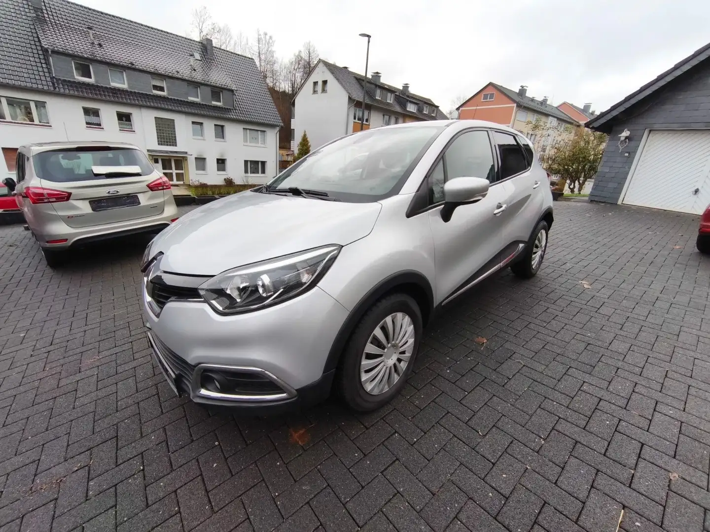 Renault Captur Luxe Automatic Grau - 1