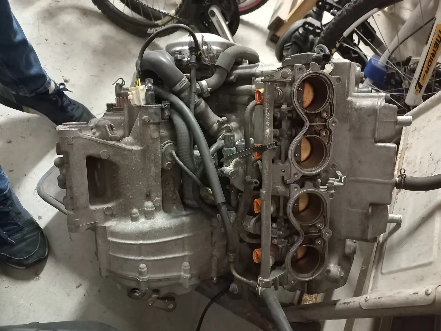 Honda CBR 600 RR crna - 1