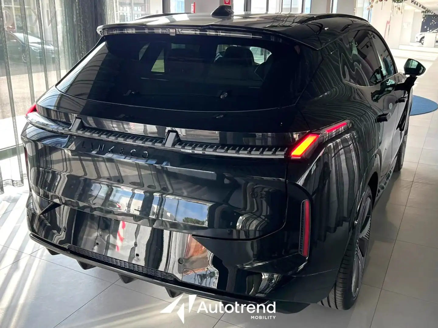 Lynk & Co 08 1.5 Plug-In 349 CV Automatica NAVI TETTO LED More Schwarz - 2