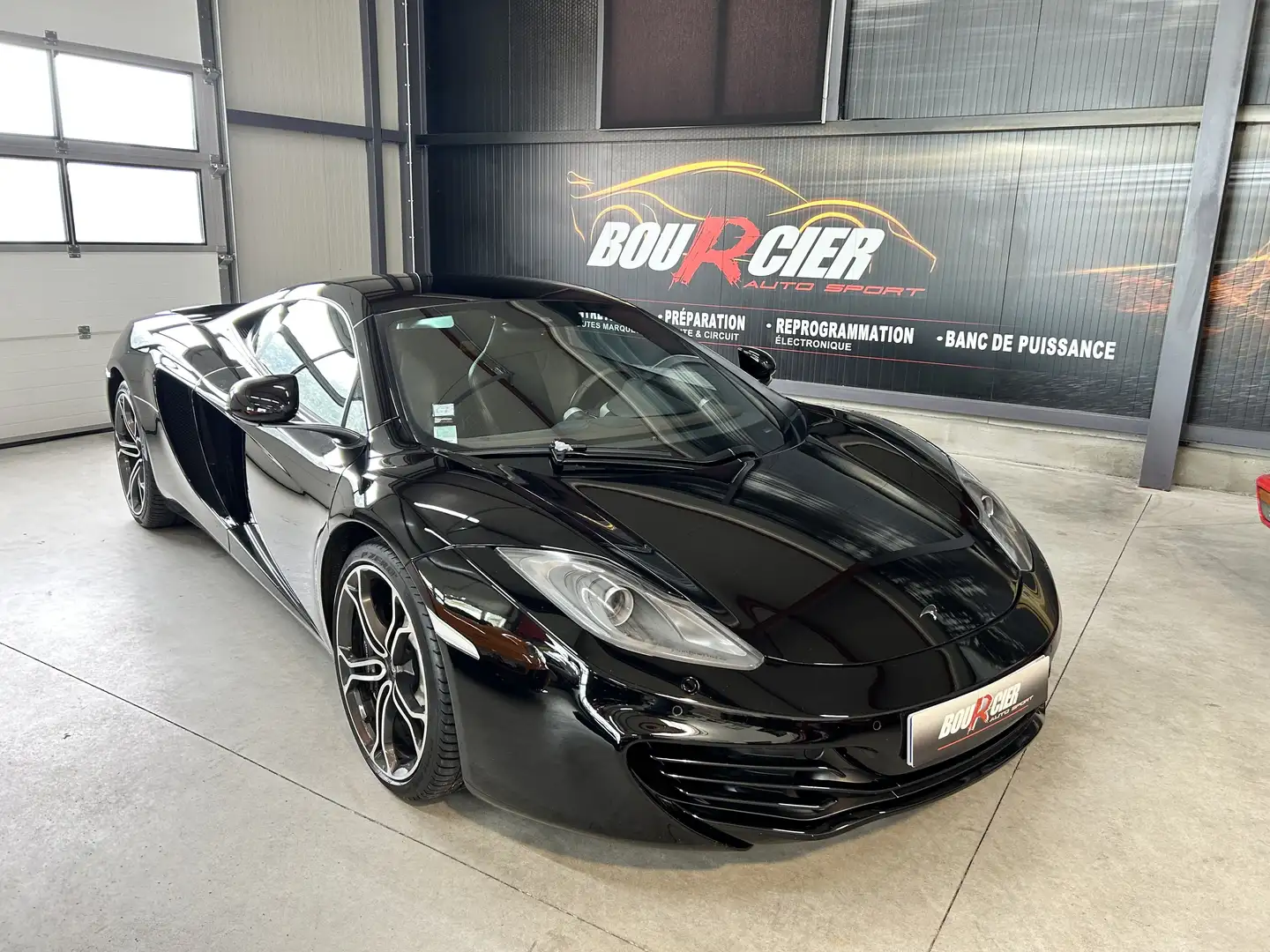 McLaren MP4-12C Coupé, 625cv crna - 1