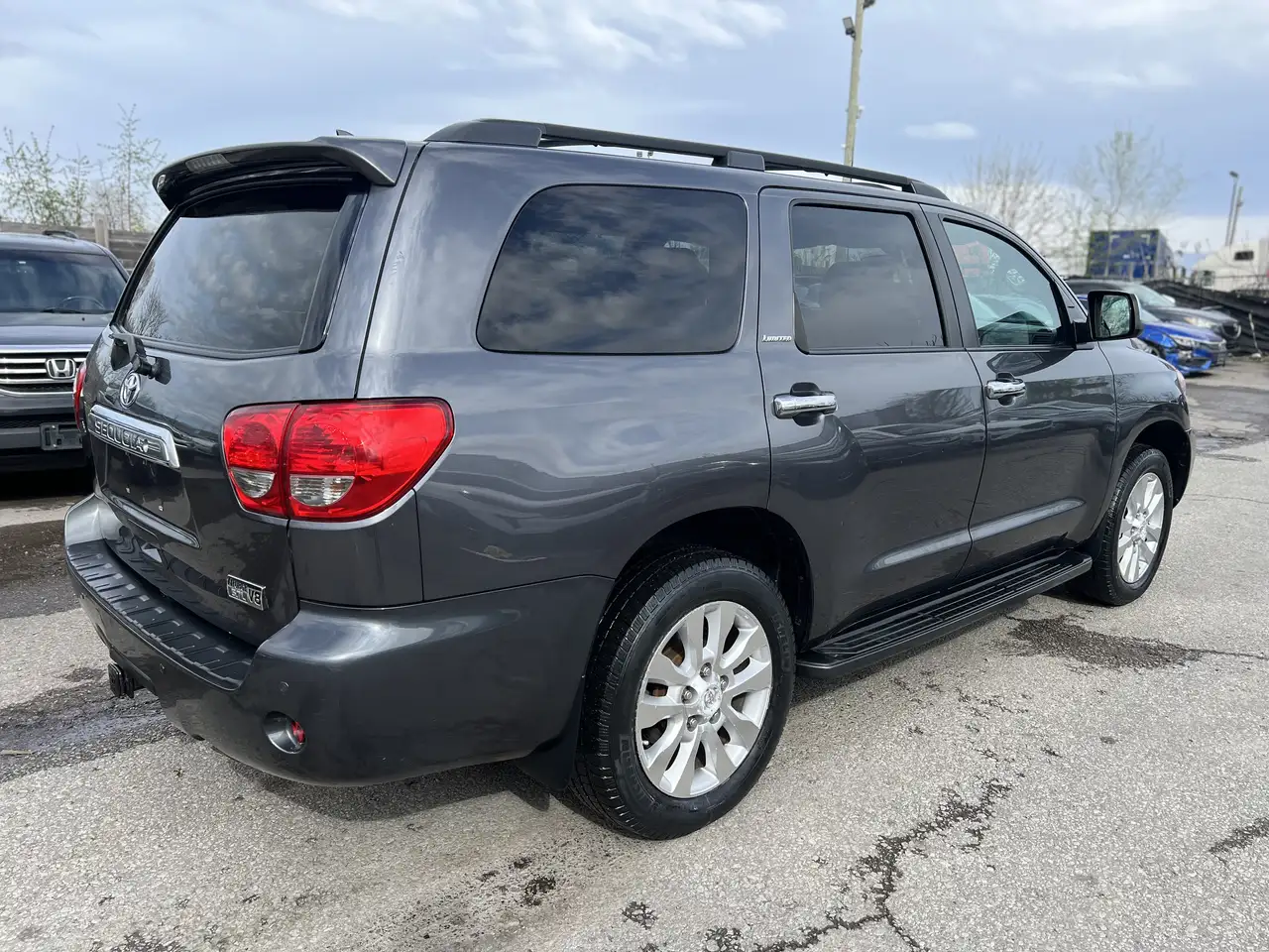 Toyota Sequoia снимка Toyota Sequoia