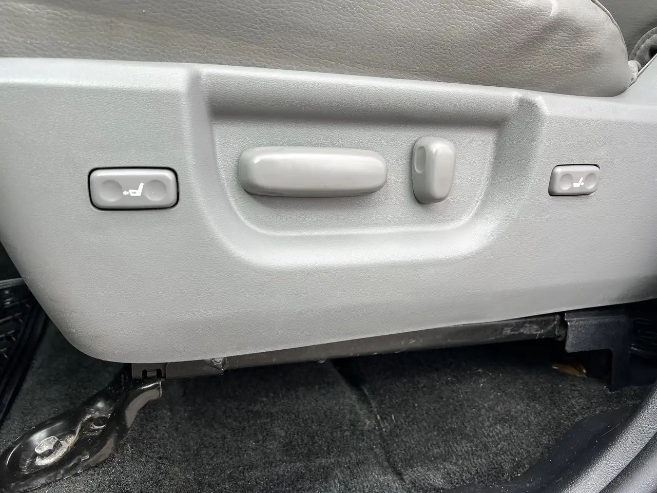 Toyota Sequoia снимка Toyota Sequoia