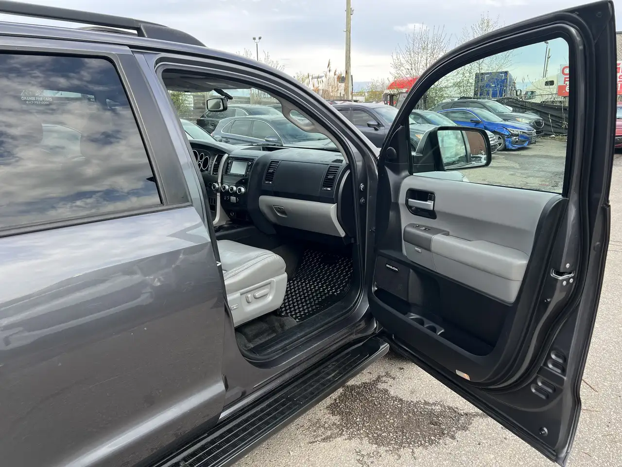 Toyota Sequoia снимка Toyota Sequoia
