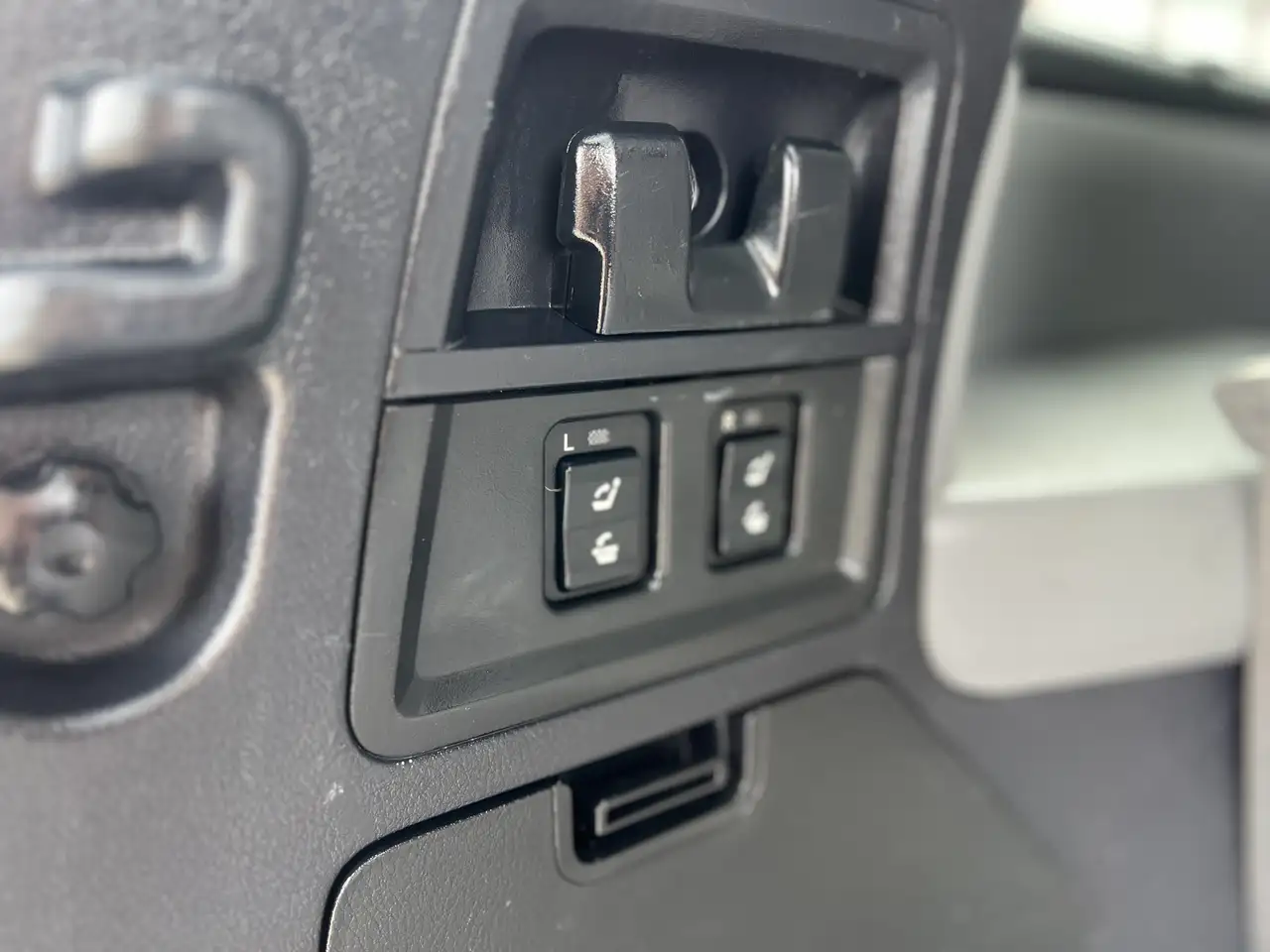 Toyota Sequoia снимка Toyota Sequoia