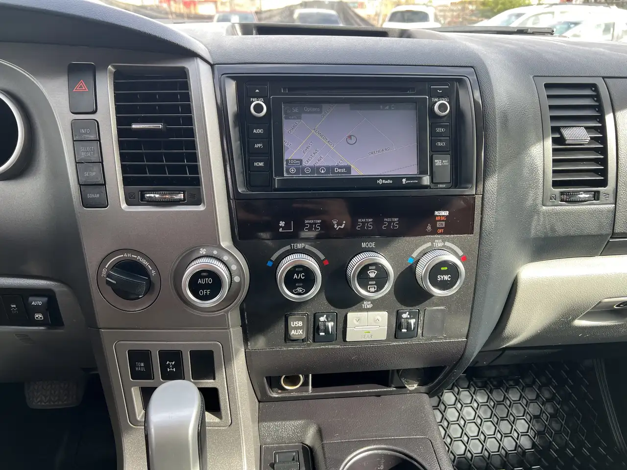 Toyota Sequoia снимка Toyota Sequoia