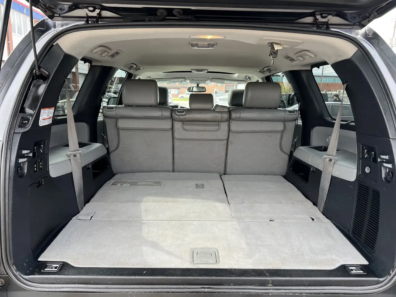 Toyota Sequoia снимка Toyota Sequoia