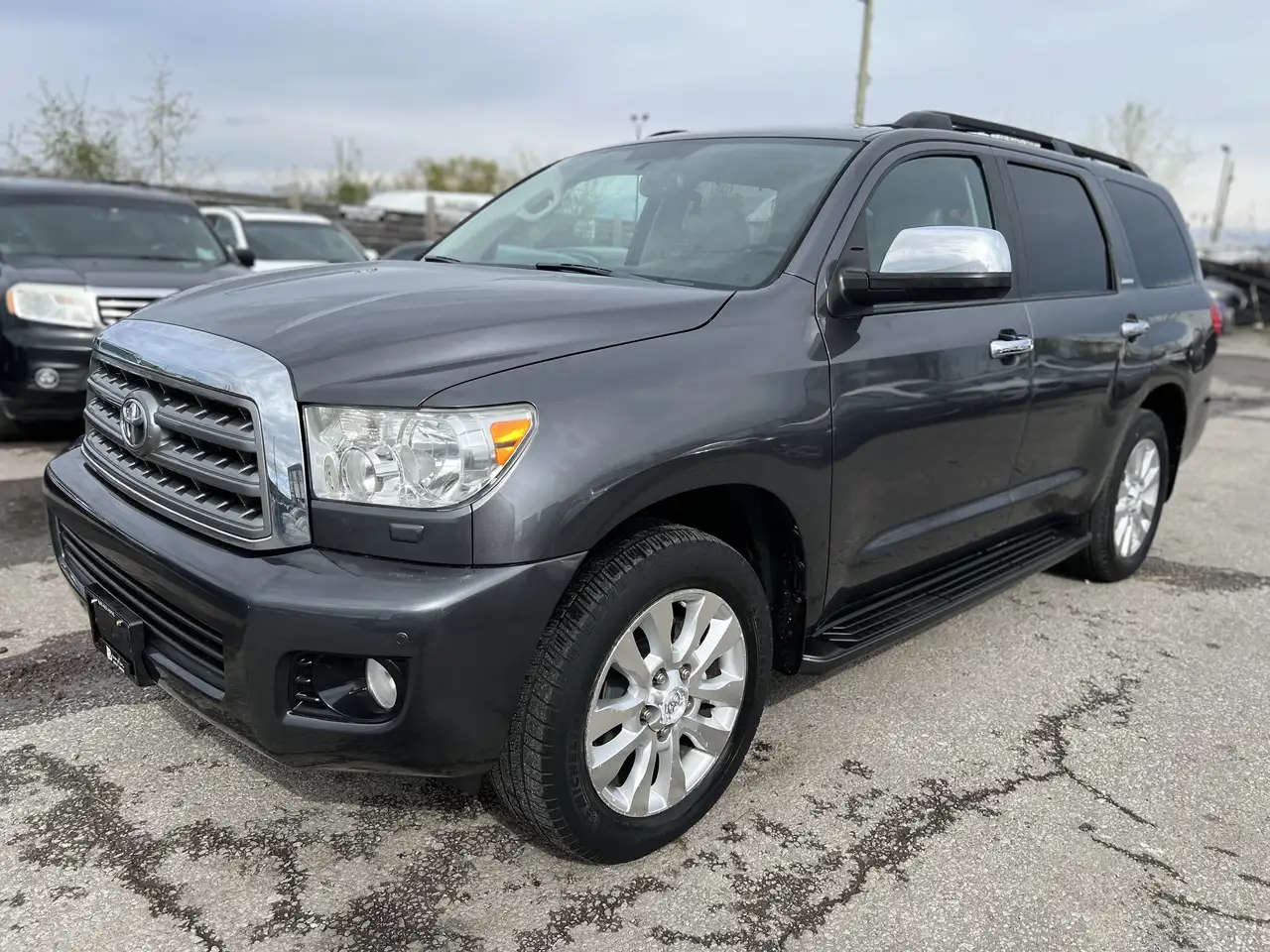 Toyota Sequoia снимка Toyota Sequoia