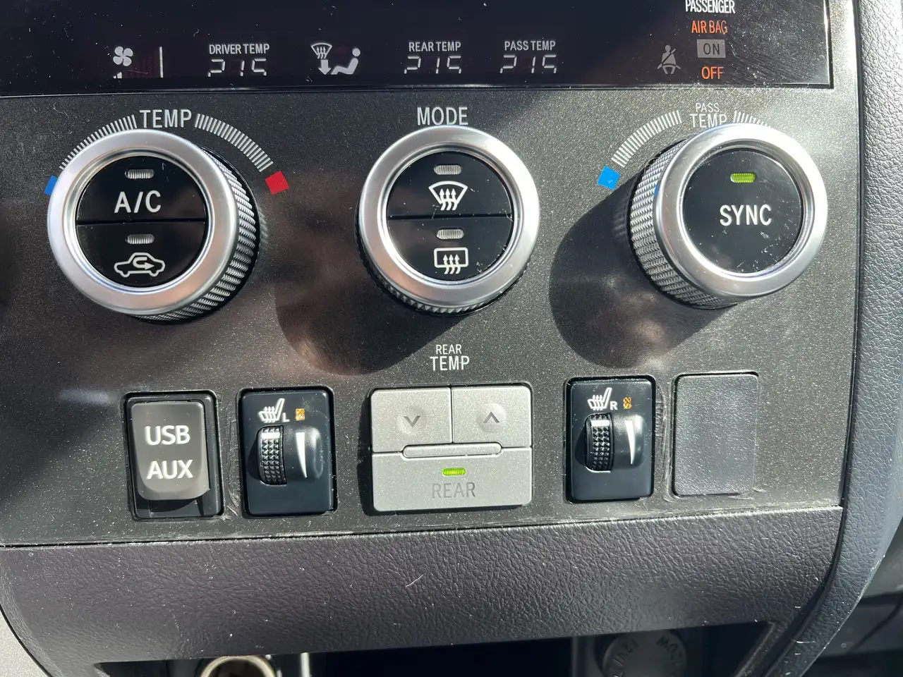Toyota Sequoia снимка Toyota Sequoia