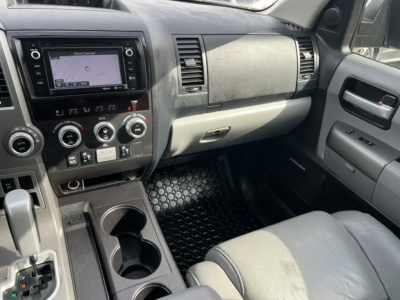 Toyota Sequoia снимка Toyota Sequoia