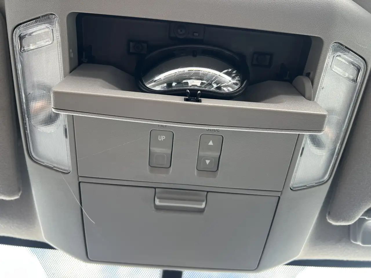 Toyota Sequoia снимка Toyota Sequoia