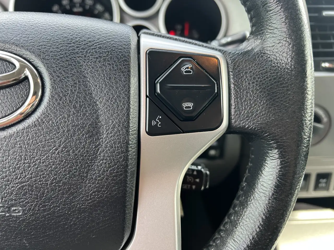 Toyota Sequoia снимка Toyota Sequoia