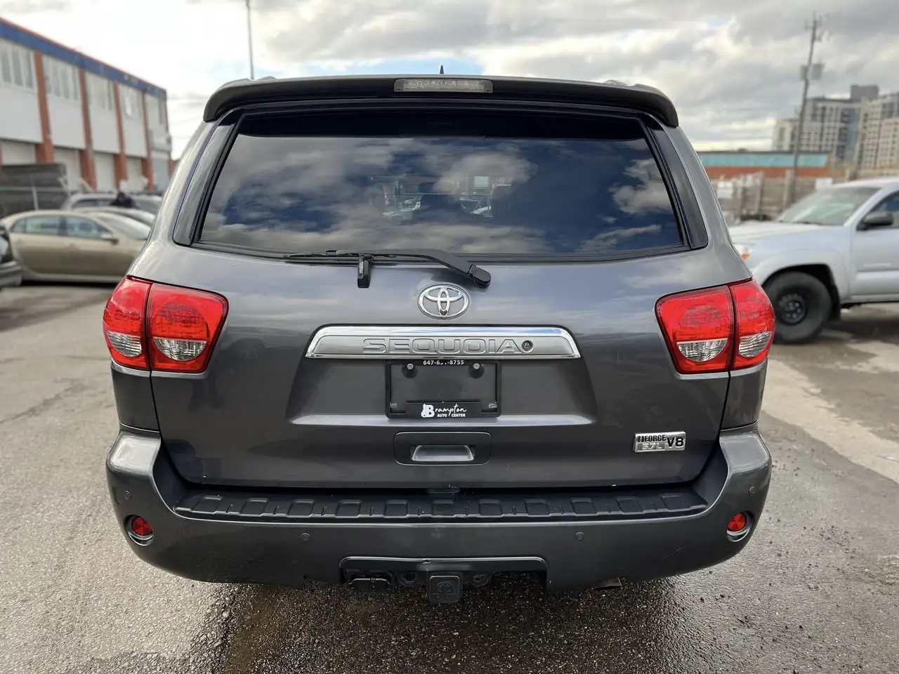 Toyota Sequoia снимка Toyota Sequoia