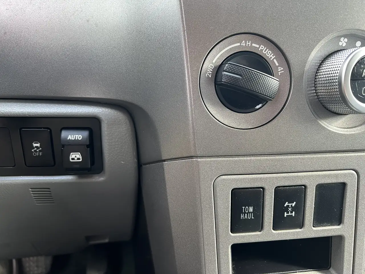 Toyota Sequoia снимка Toyota Sequoia