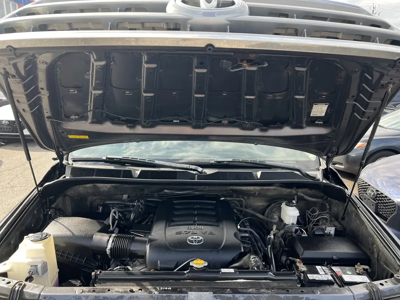 Toyota Sequoia снимка Toyota Sequoia
