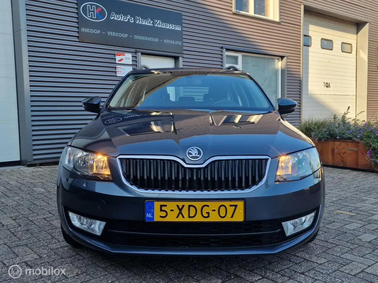 Skoda Octavia Combi 1.2TSi 105pk H6 Gr.tech Ambition B.line Grijs - 2